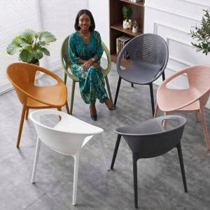 Chaise moderne en plastique 59 x 57 x 82 cm